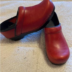 Women’s Dankso Clogs Size 37